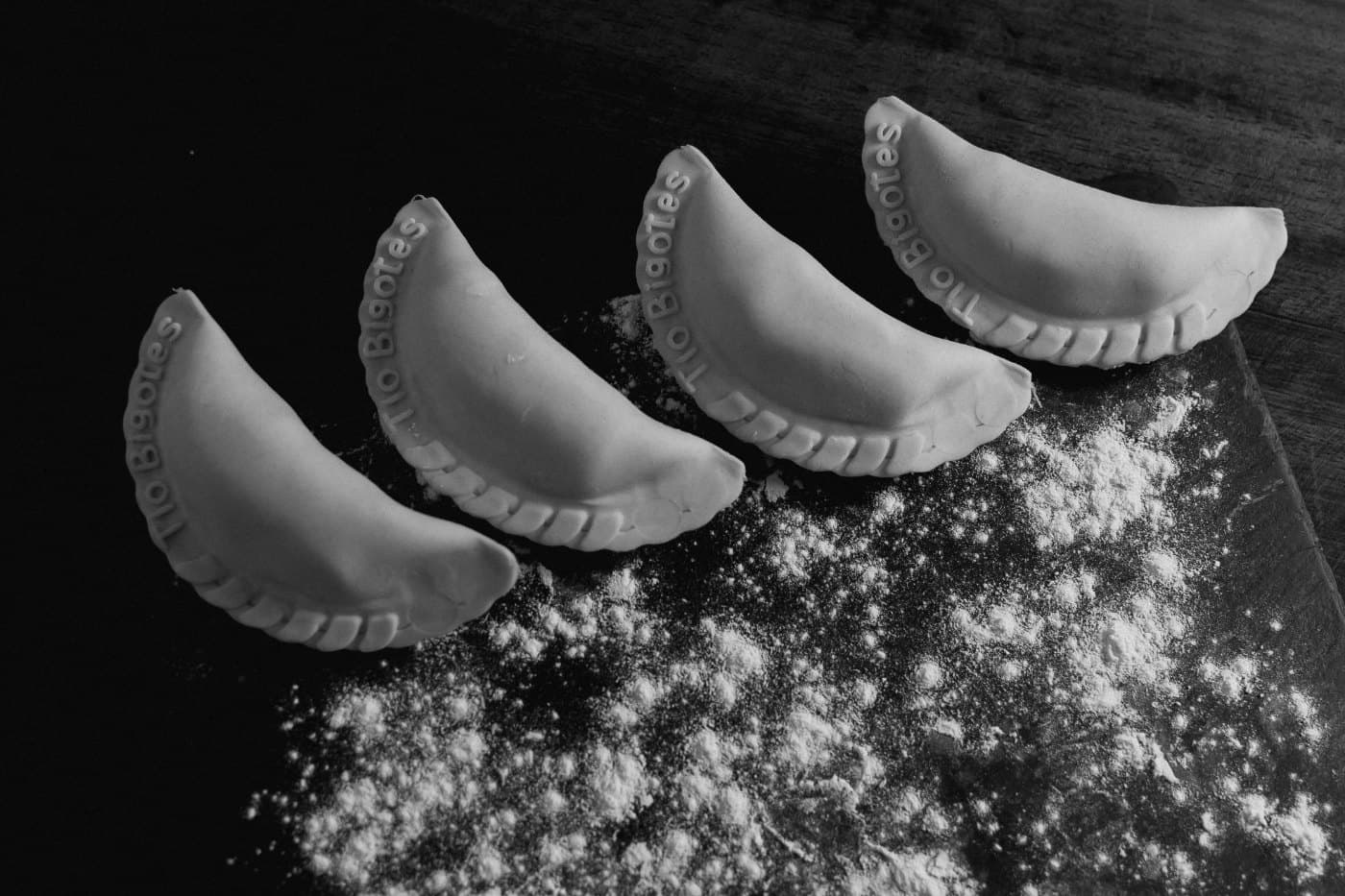 Cuatro empanadas con repulgue