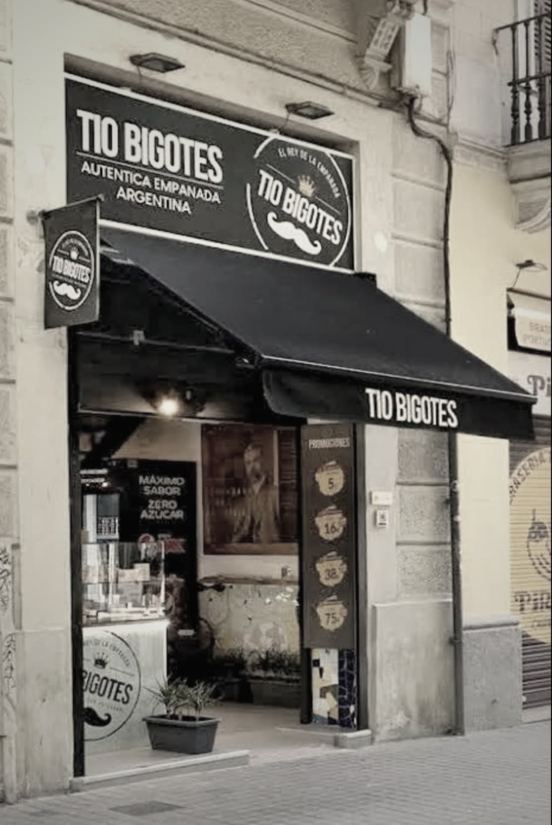 Primer local TIO BIGOTES en la calle París 131, Barcelona